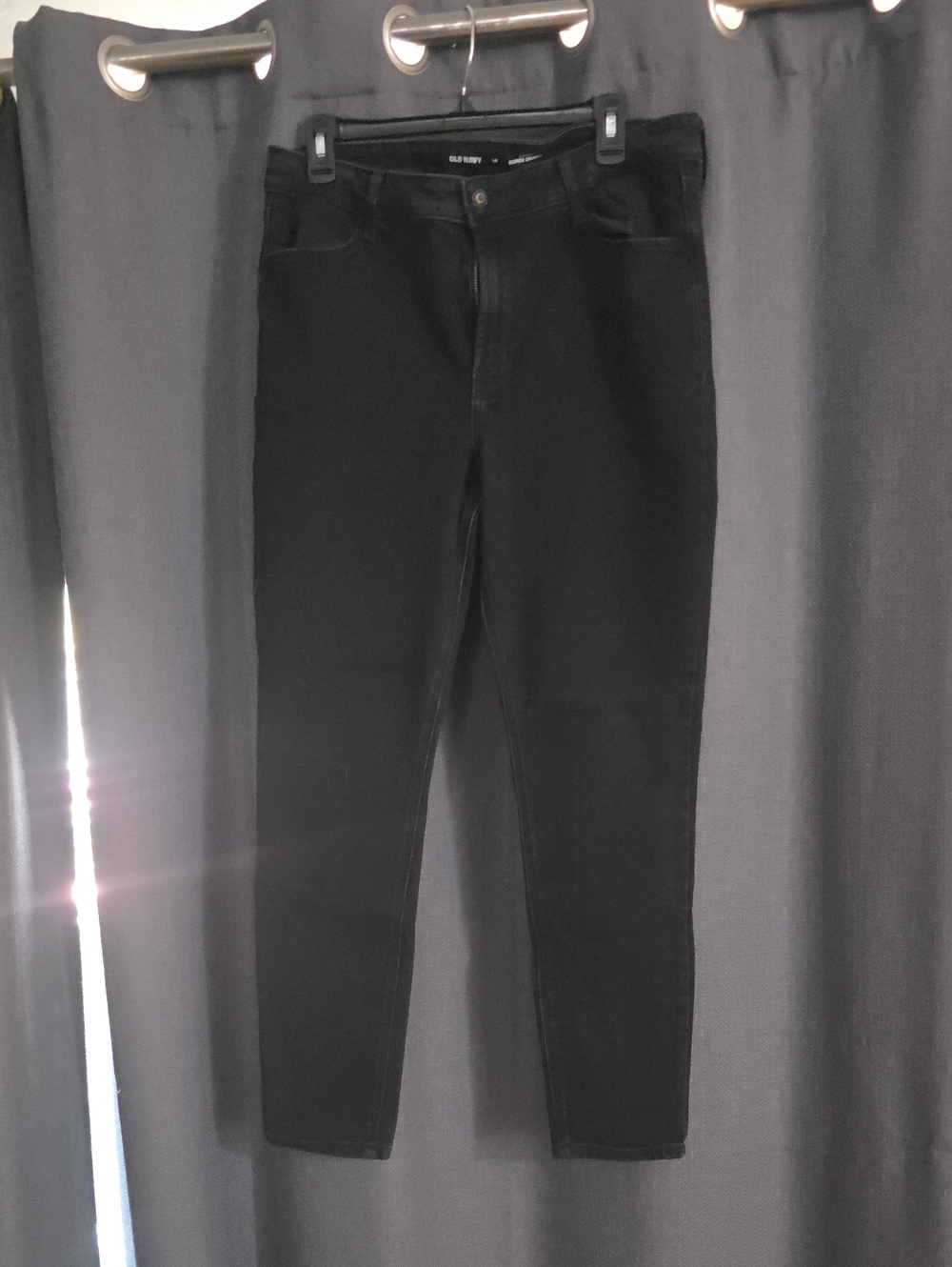 Old Navy Women's Skinny Jeans in Black